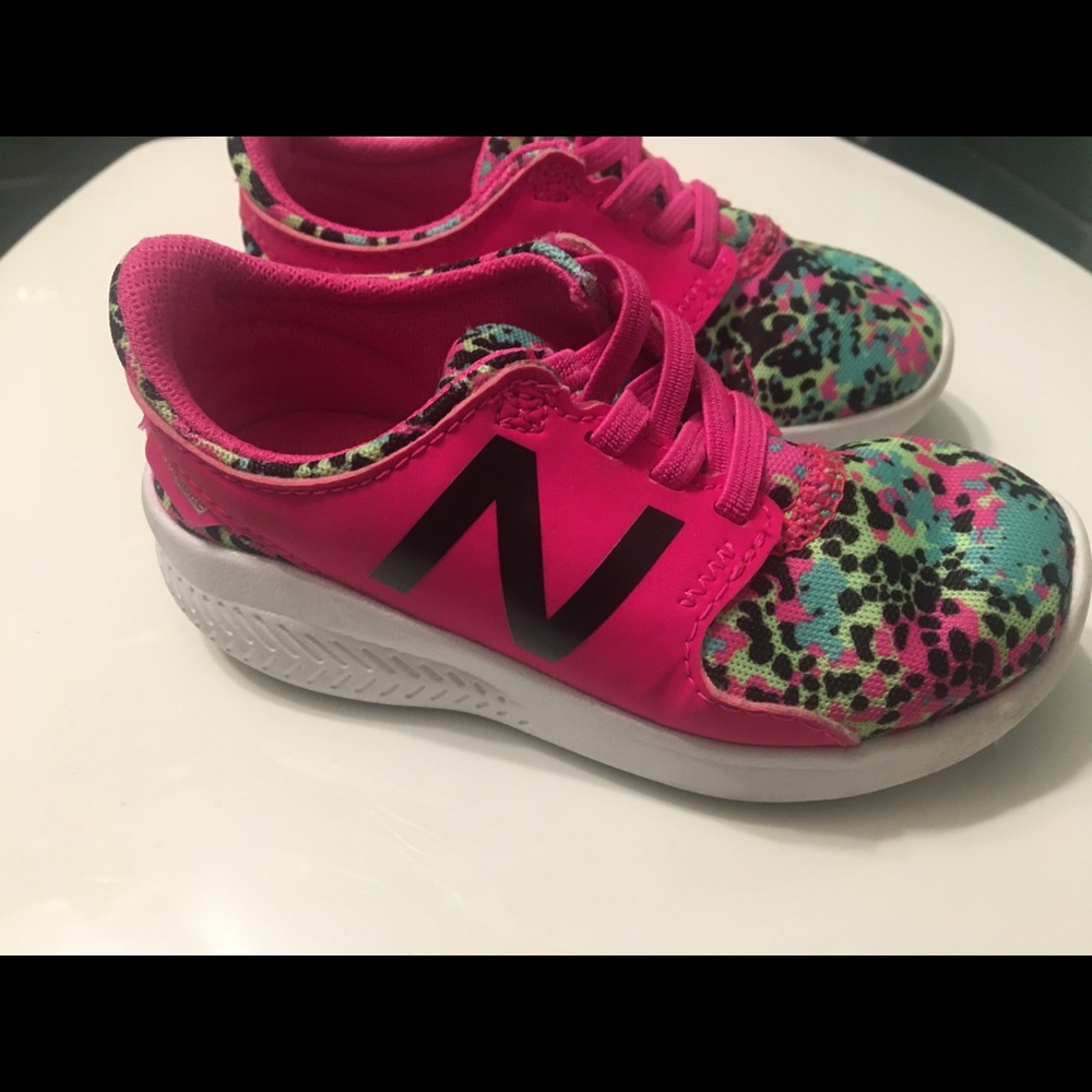 Size 7w toddler new balance shoes